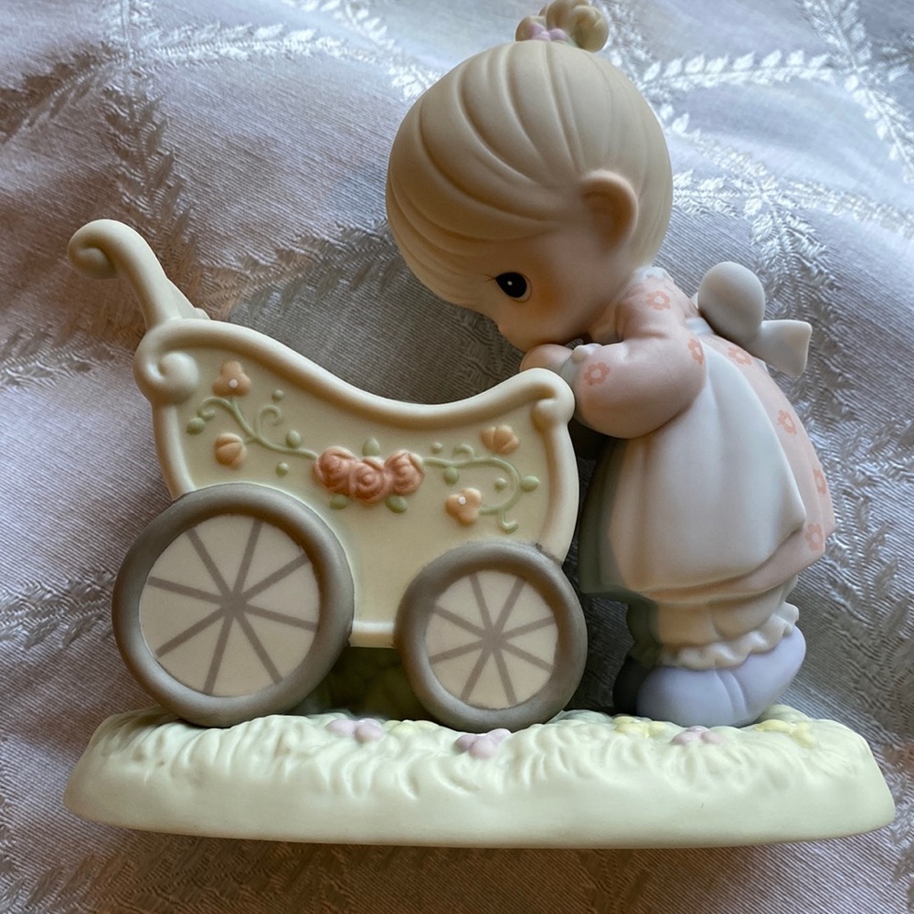 Precious moments something precious from above 1996. Retired